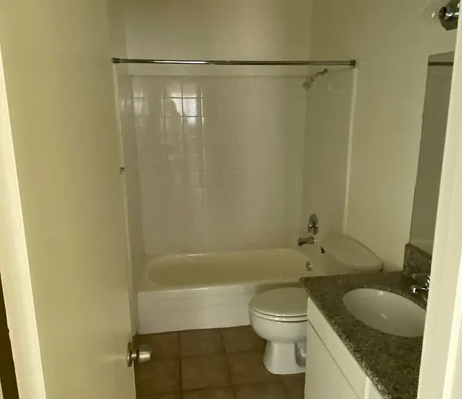 2665 Honolulu Ave — Photo 8