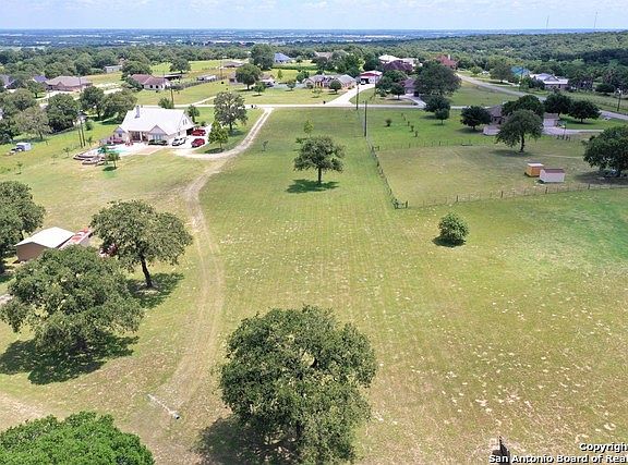 4th image of 1452 Country Hills Dr
