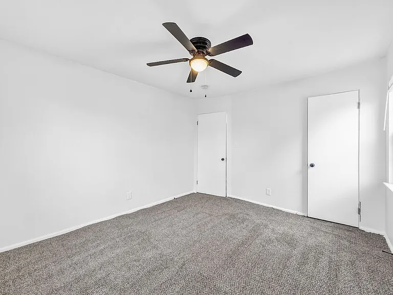27151 Farringdon Ave — Photo 13