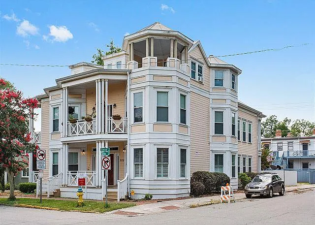 305 E Bolton St — Photo 13