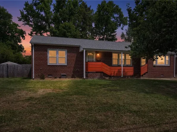 25 Ballard Rd, Newport News, VA 23601