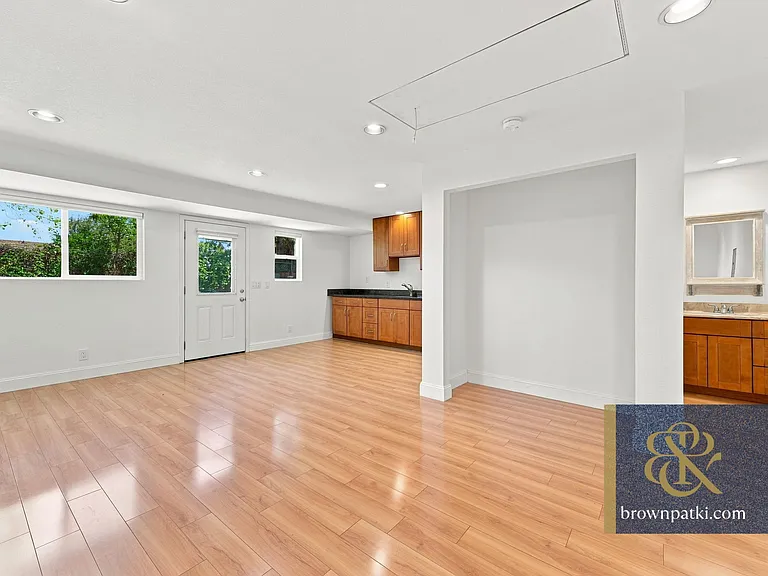 1042 Madison Ave — Photo 18