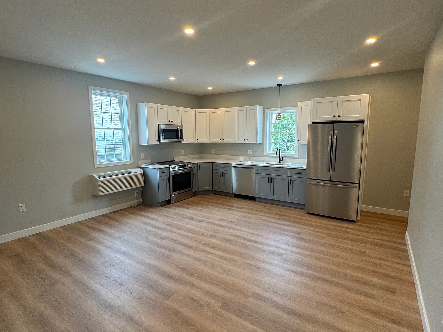 3 bed, 1000 sqft, $2,250 — Photo 3