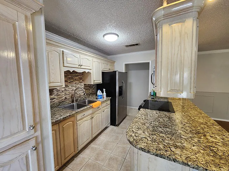 1805 Magnolia Ave — Photo 14