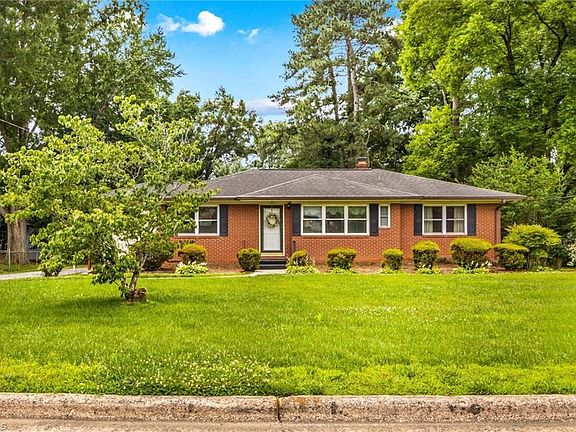 3rd image of 1321 Arbor Dr