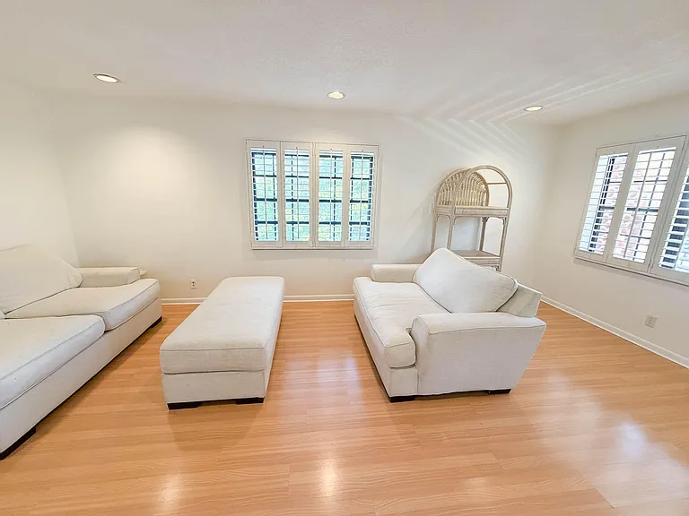 917 NE 16th Ave #16 — Photo 7