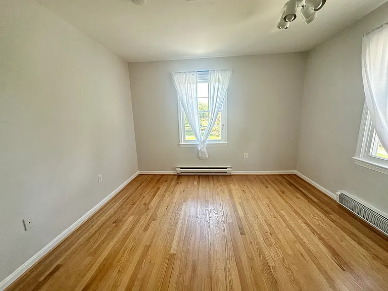 703 Kentland Dr — Photo 30