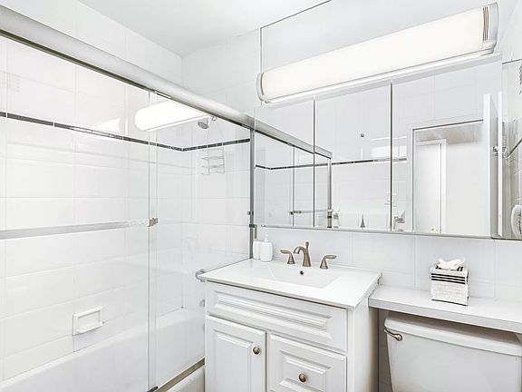 5th image of 201 E 79th St APT 7H