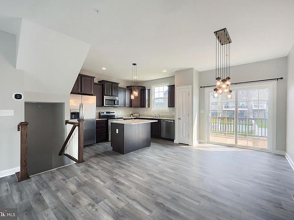 5th image of 522 Charles Ave