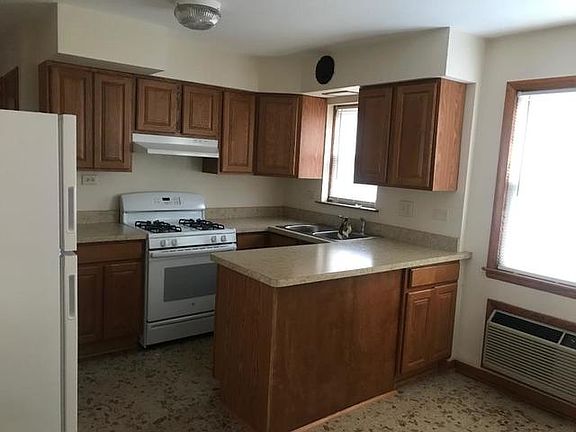 3rd image of 6144 W Montrose Ave APT 2S
