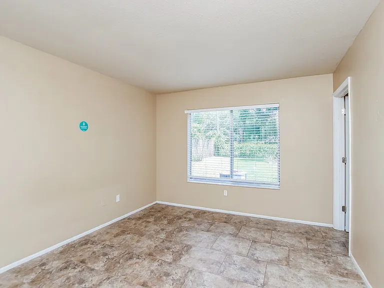 1647 Baker St NE — Photo 9