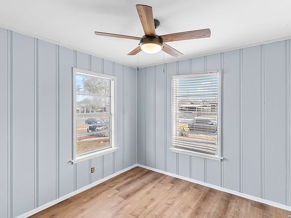4th image of 519 Sprucewood ln