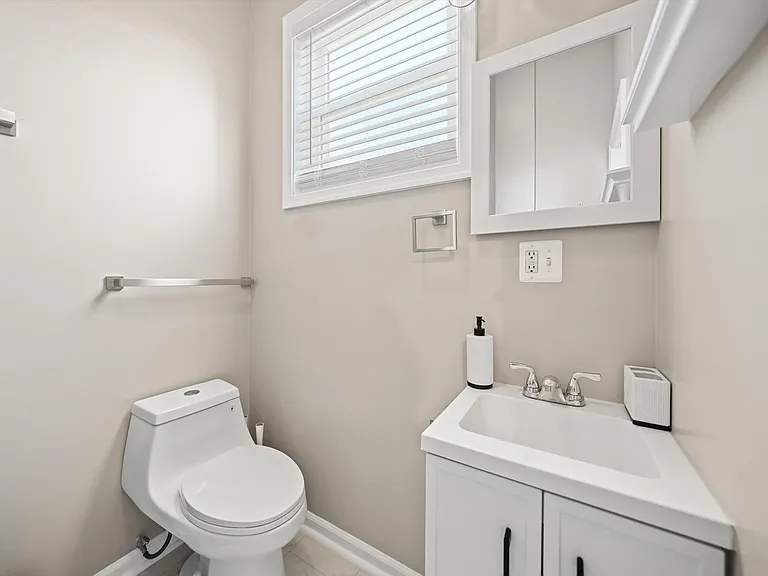 1919 19th St NW #202 — Photo 15
