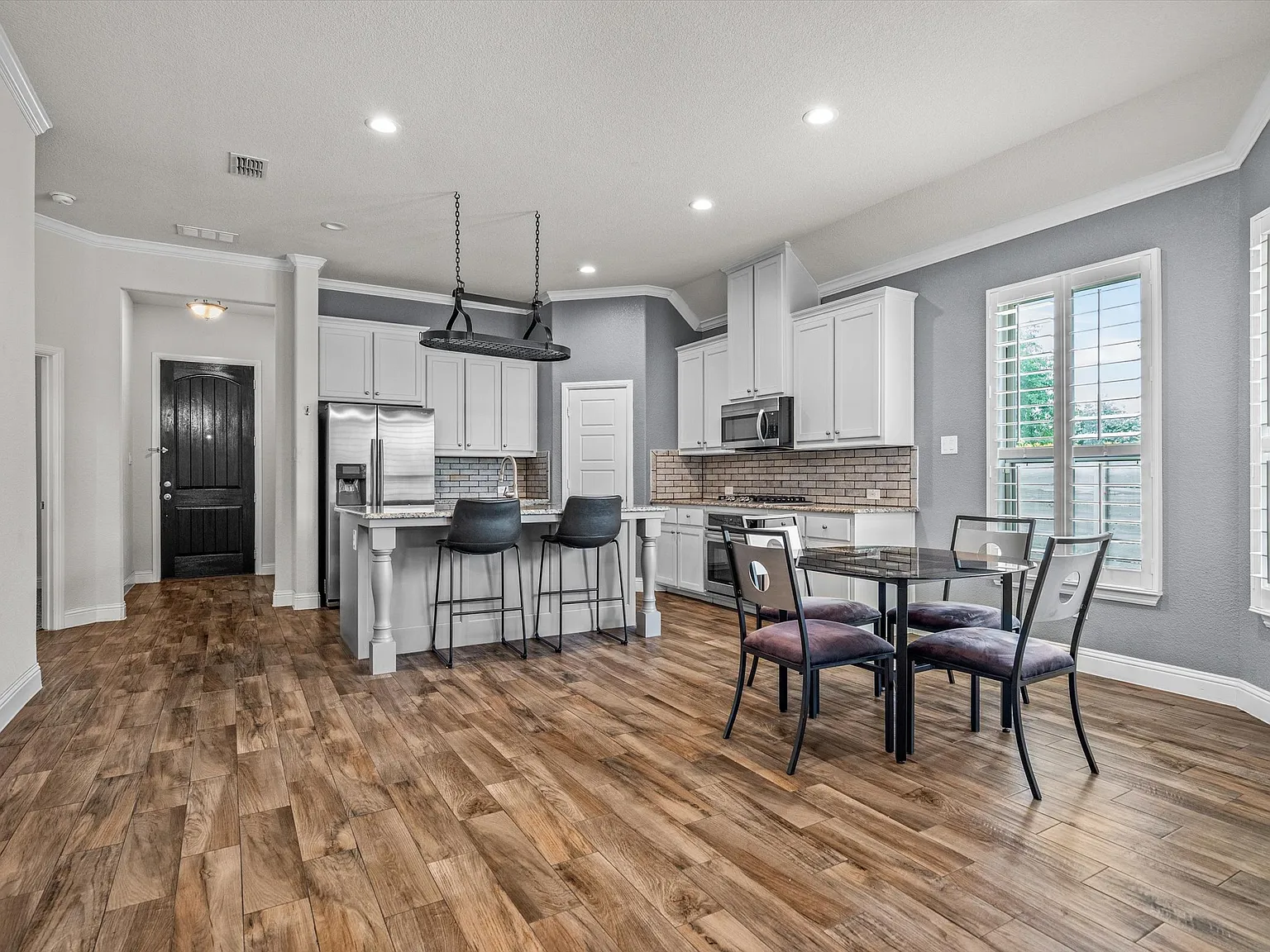4 bed, 2686 sqft, $3,500 — Photo 4