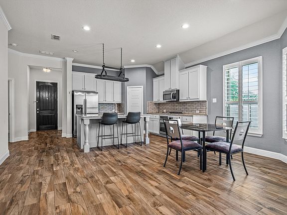 4th image of 840 Parkside Dr