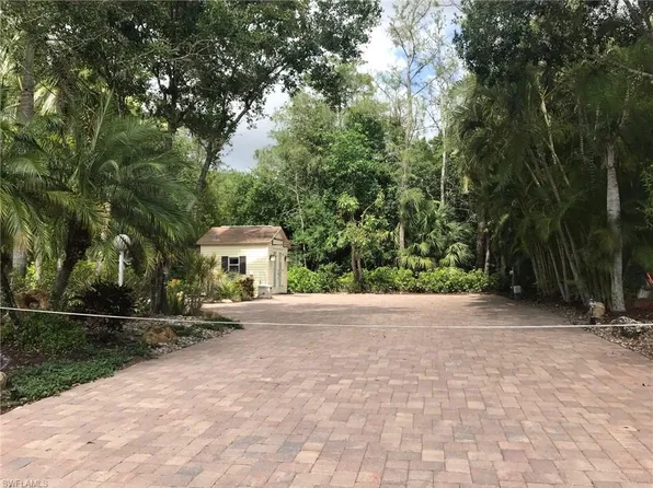 4914 Coach LN, NAPLES, FL 34114