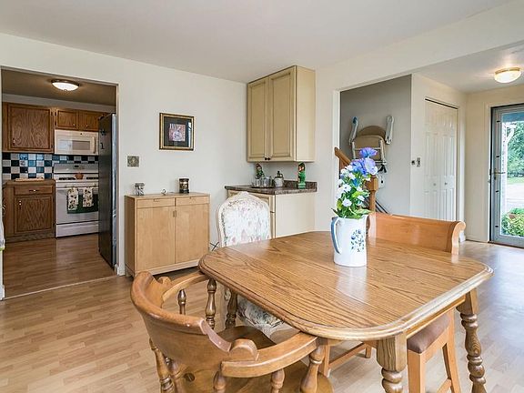3rd image of 8842 New Country Dr