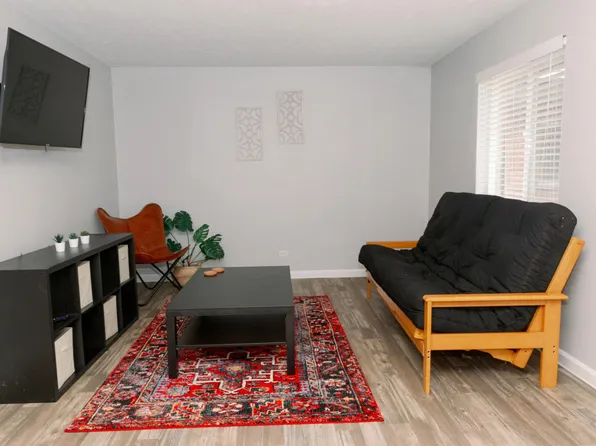 East Azul Apartments, 831 E Grayson St APT 101, San Antonio, TX 78208