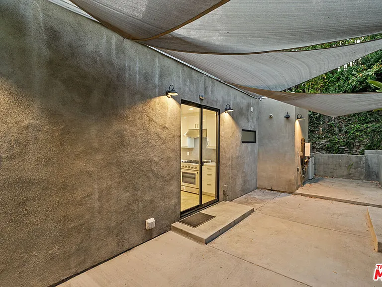 3921 Clayton Ave — Photo 24