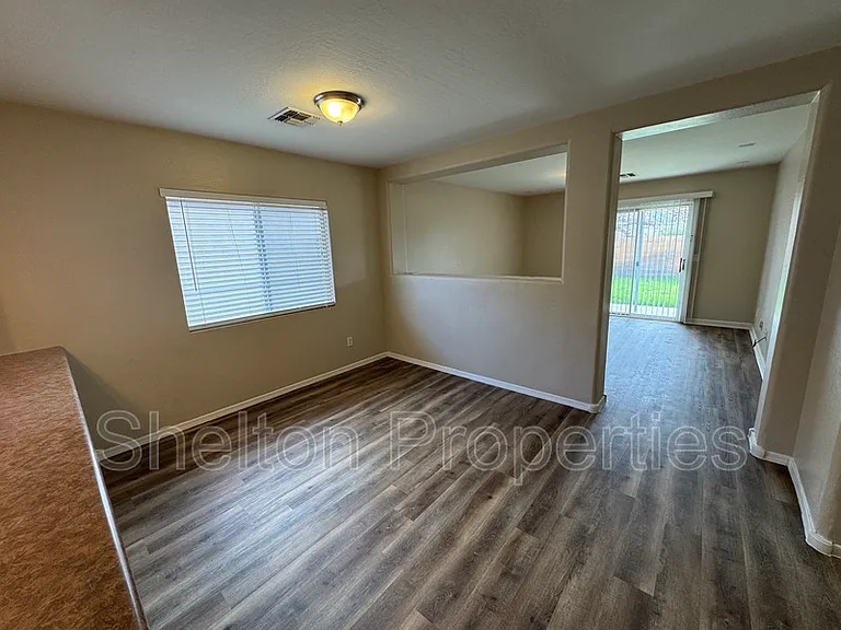 10153 N 115th Dr — Photo 8