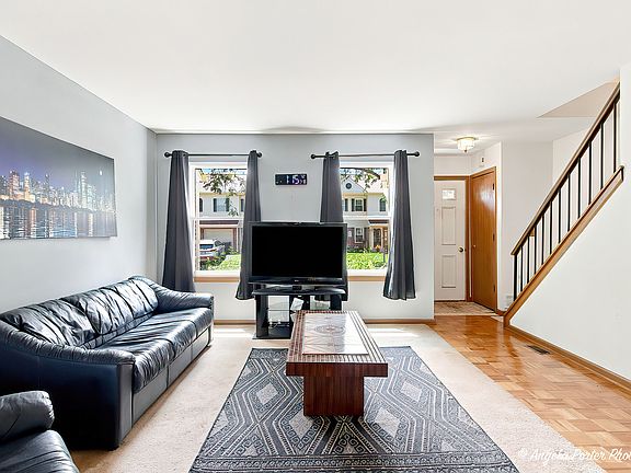 4th image of 931 Perry Dr
