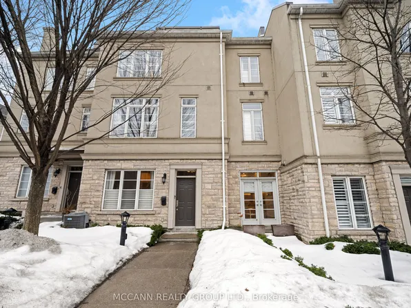 45 York Mills Rd #119, Toronto, ON M2P 1B6