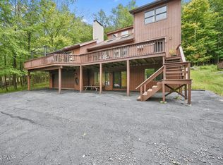 56 Roamingwood Rd, Lake Ariel, PA 18436
