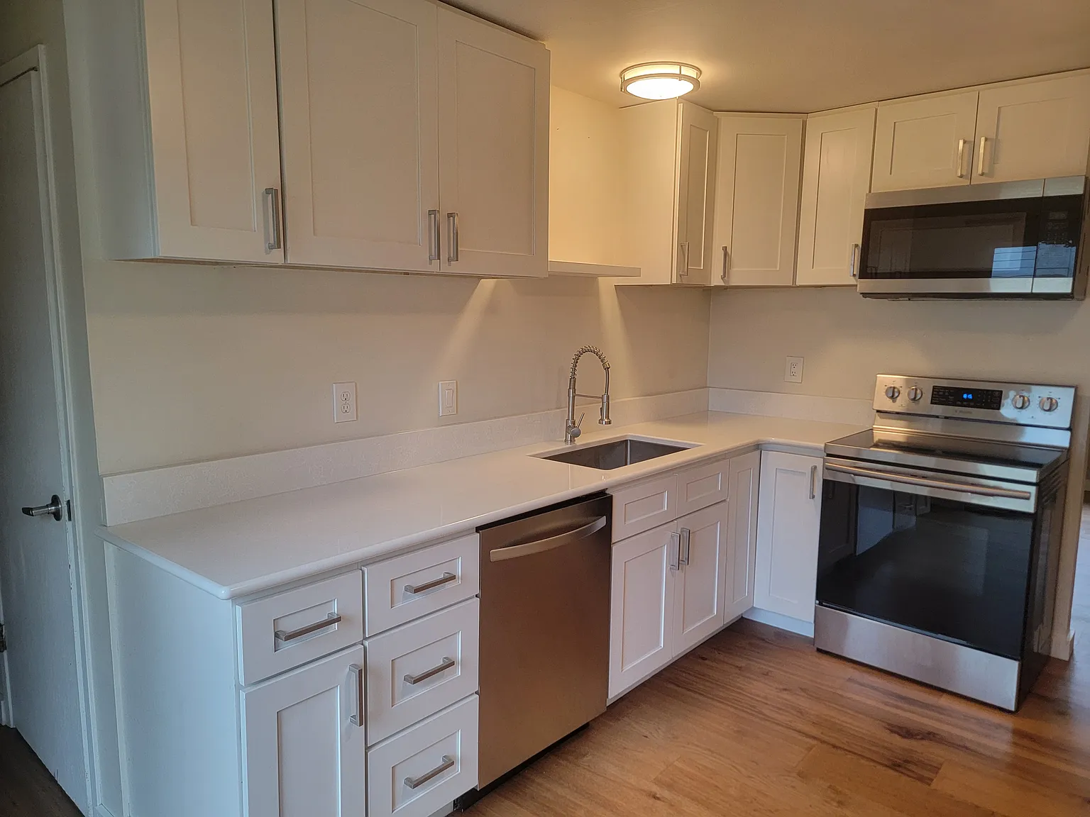 91st Pl NE, Kirkland — Photo 3