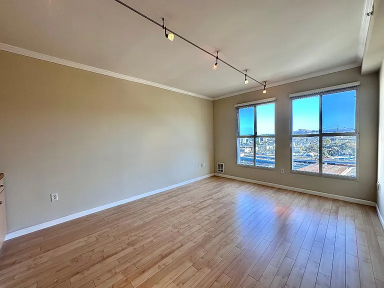 140 S Van Ness Ave #1024 — Photo 1