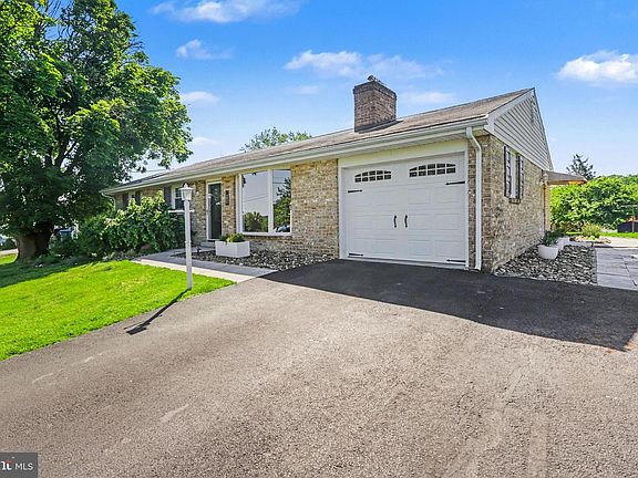 3rd image of 13 Ewell Dr