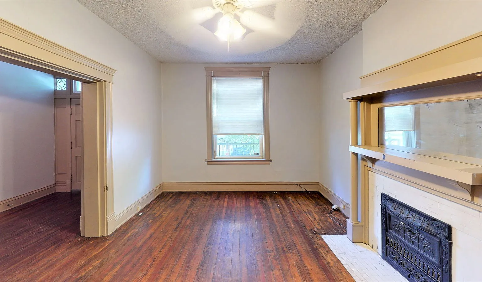 3 bed, 1.0 bath, $2,369 — Photo 3