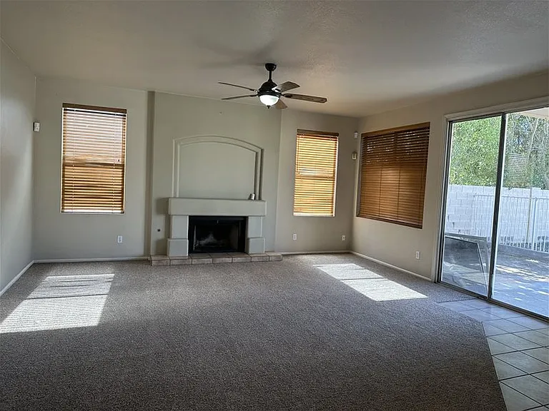 3320 N Lakeshore Ct — Photo 8
