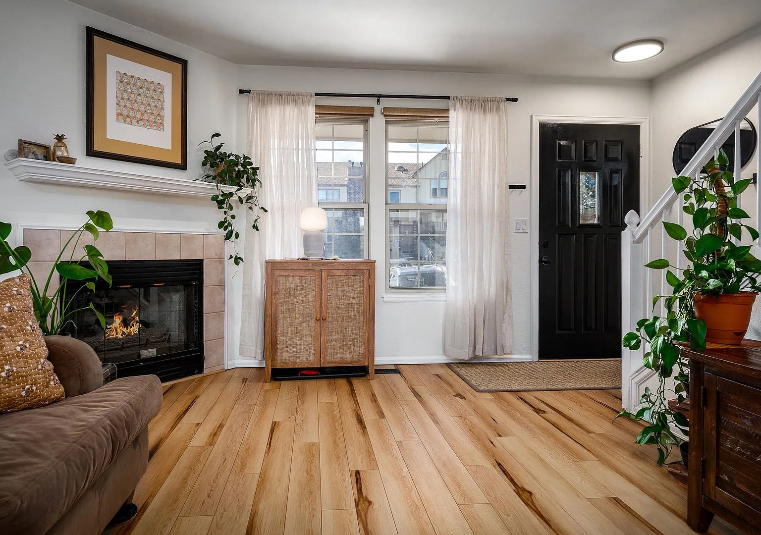 Beautifully Remodeled D20 Townhome with Mountain Views, Finished Basement, Community Pool & Utili... — Photo 4