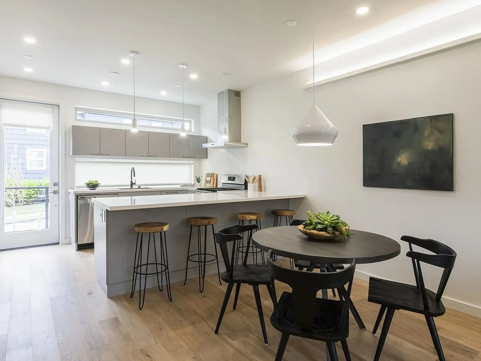 5115 E Burnside St — Photo 2
