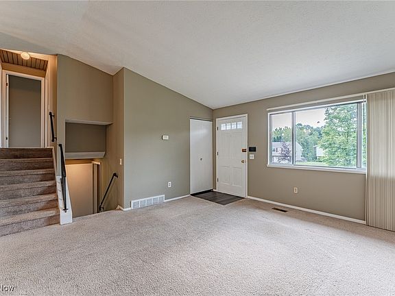 4th image of 6662 Deer Ct