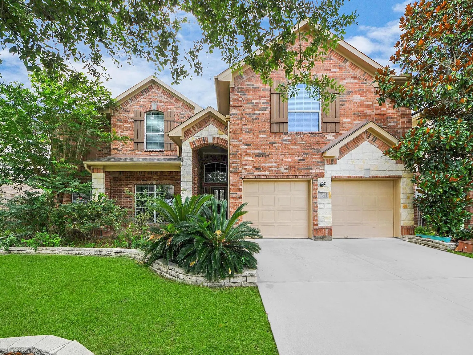 5 bed, 4.0 bath, 4356 sqft, $4,200 — Photo 1
