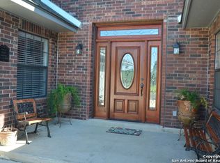 325 Malone Dr, Devine, TX 78016