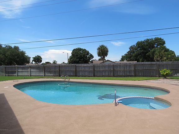 2nd image of 1850 Ontario Cir N
