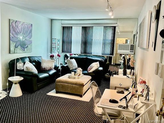 2nd image of 5767 246th UPPER Crescent #UPPER A2
