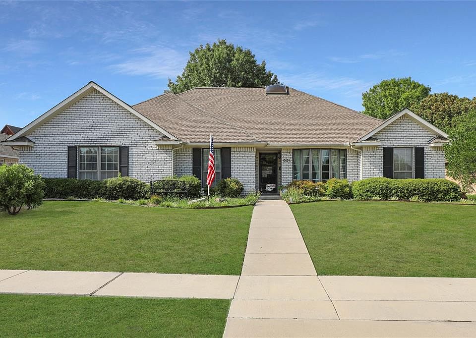 1st image of 921 Clinton Dr