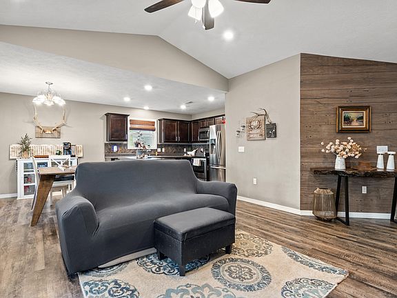 3rd image of 118 Deauville Court