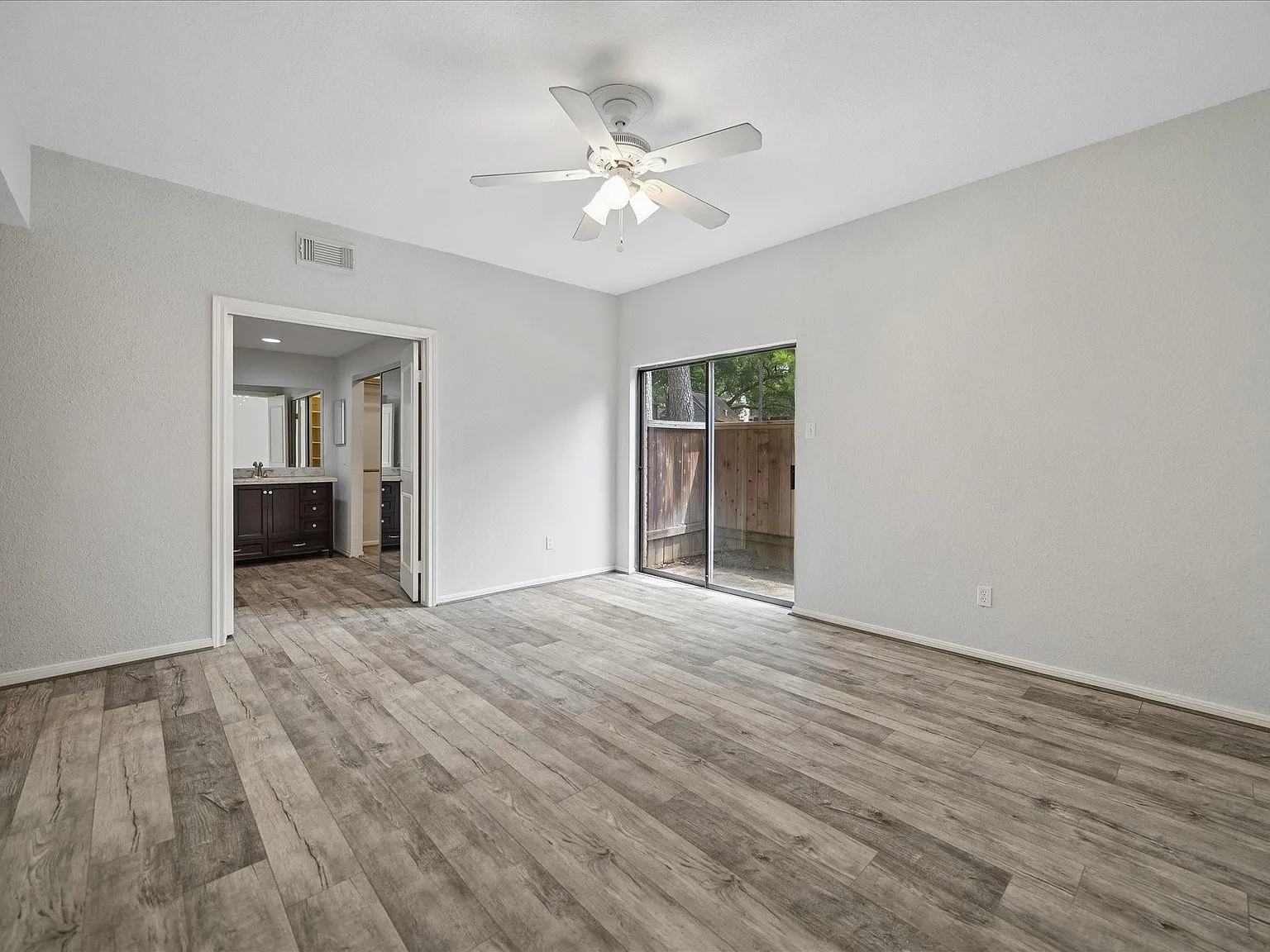 2 bed, 1.5 bath, 1286 sqft, $2,000 — Photo 4