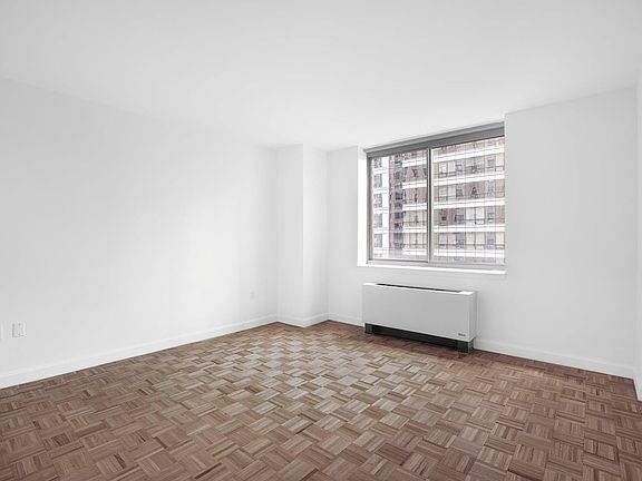 4th image of 360 W 43rd St APT S12a