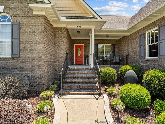 4th image of 605 Oakridge Dr