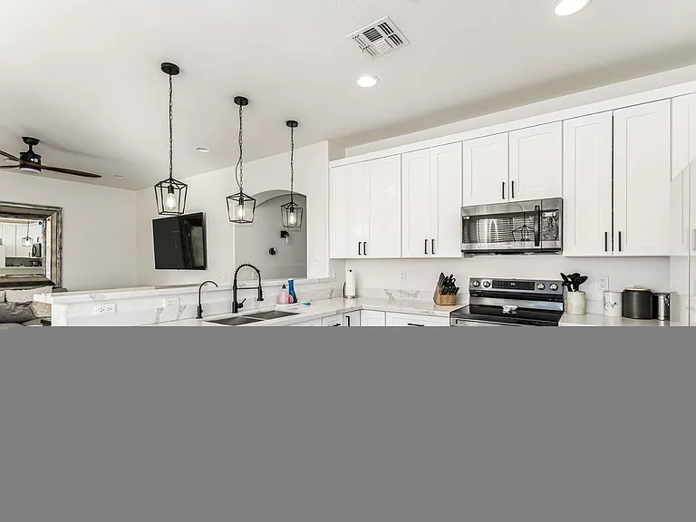 2707 W Lamar Rd — Photo 16