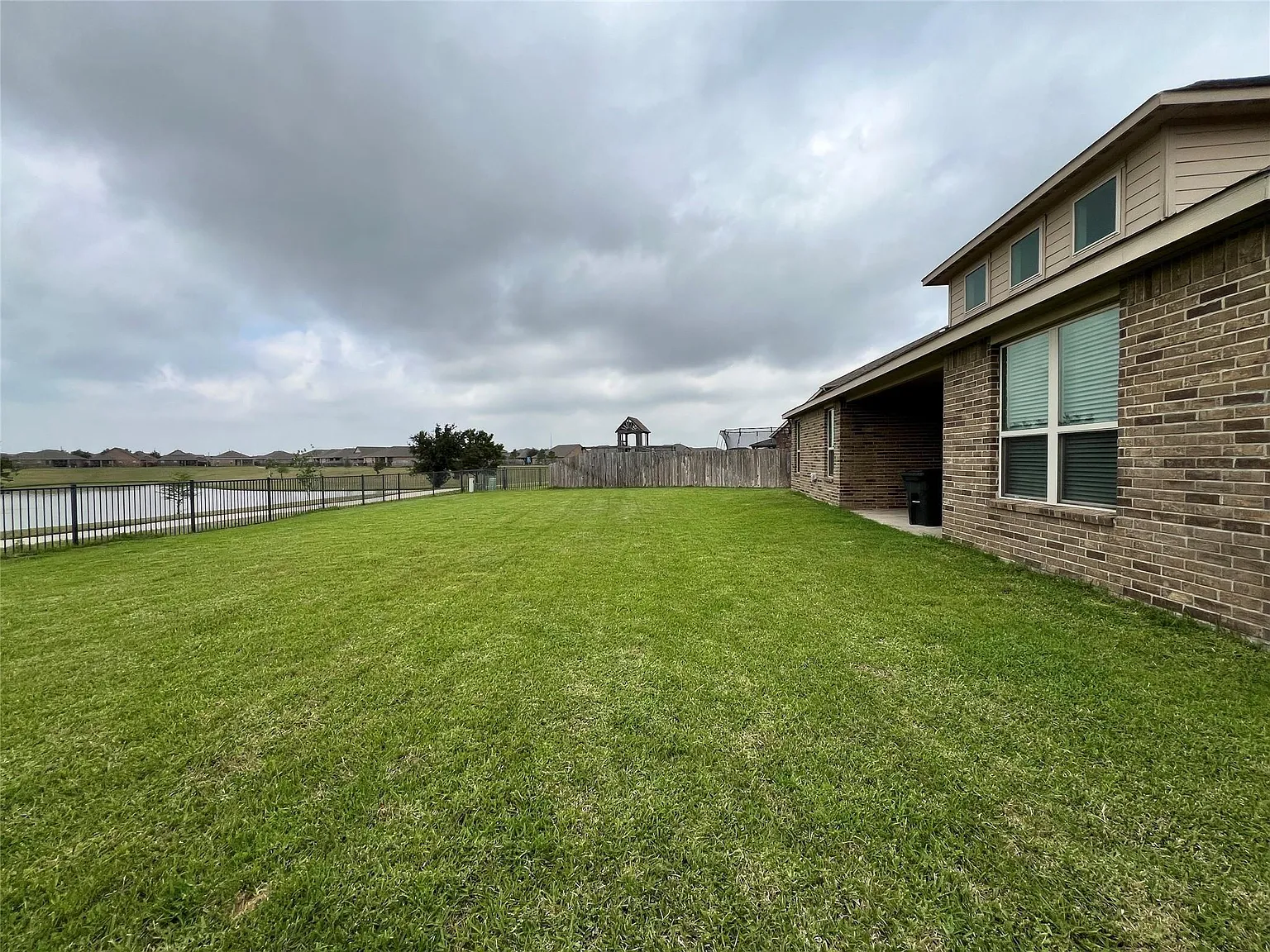 4 bed, 3.0 bath, 3727 sqft, $3,550 — Photo 2