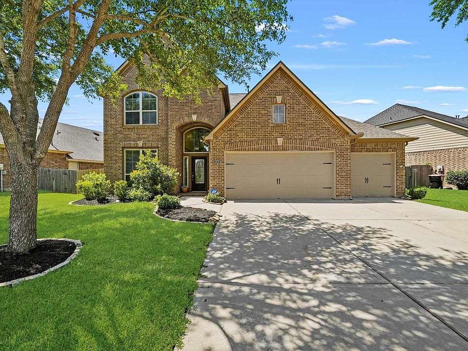 1st image of 2858 Park Hills Dr