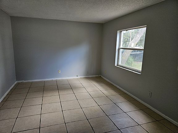 4th image of 3843 18th Ave S