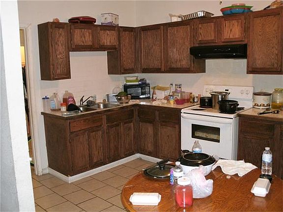 4th image of 2420 Josephine St