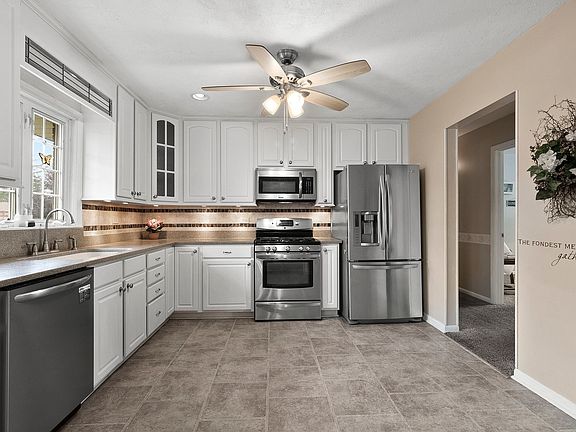 5th image of 6324 W 90th Pl